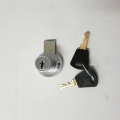 CARAVAN ACCESS DOOR LOCK CAMEC 008231 WITH KEYS 16MM SLIDING TONGUE RETRO STYLE -Adventure Parts Shop 12 1dd59096 e208 4706 b061 1533d12fccc4